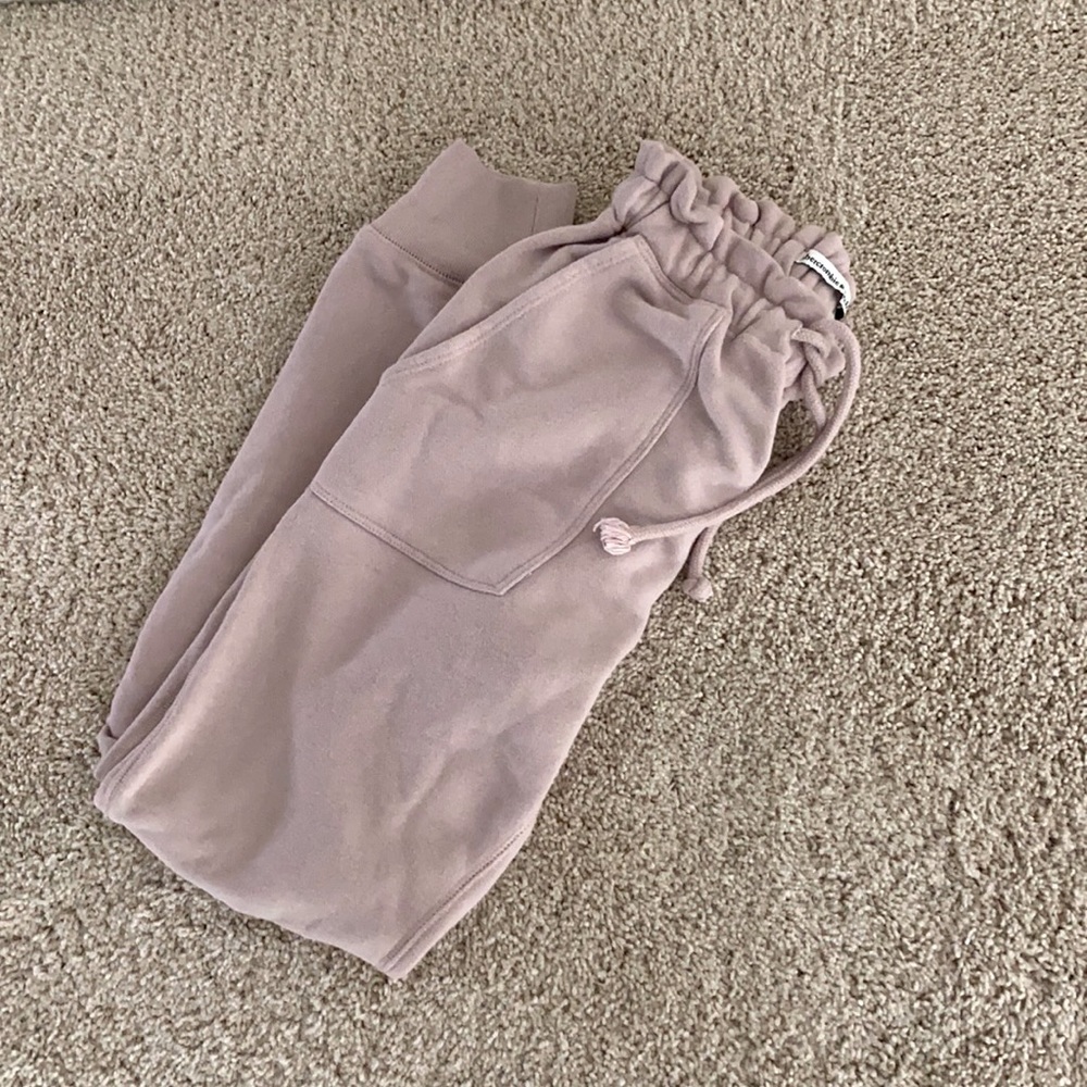 Abercrombie and Fitch Cloud Jogger. Blush color